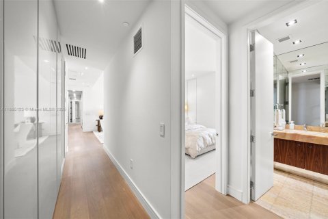 Condominio en venta en Bal Harbour, Florida, 3 dormitorios, 363.43 m2 № 1928933 - foto 21