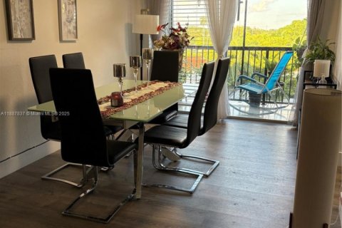 Condo in Hialeah, Florida, 2 bedrooms № 1941204 - photo 4
