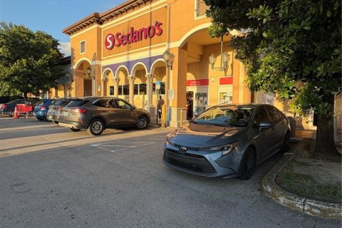 Condo in Hialeah, Florida, 2 bedrooms № 1941204 - photo 25