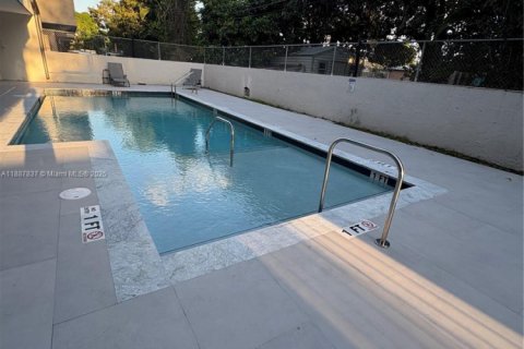 Condo in Hialeah, Florida, 2 bedrooms № 1941204 - photo 20