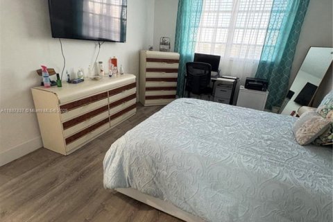 Condo in Hialeah, Florida, 2 bedrooms № 1941204 - photo 15