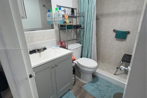 Condo in Hialeah, Florida, 2 bedrooms № 1941204 - photo 11