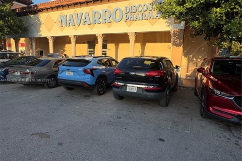 Condo in Hialeah, Florida, 2 bedrooms № 1941204 - photo 24