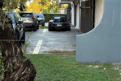 Condo in Hialeah, Florida, 2 bedrooms № 1941204 - photo 19
