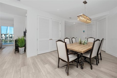 Condominio en venta en Madeira Beach, Florida, 3 dormitorios, 197.42 m2 № 1909539 - foto 18