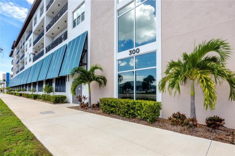 Condominio en venta en Madeira Beach, Florida, 3 dormitorios, 197.42 m2 № 1909539 - foto 7