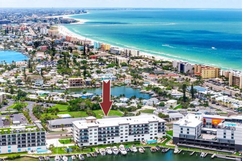Condominio en venta en Madeira Beach, Florida, 3 dormitorios, 197.42 m2 № 1909539 - foto 2