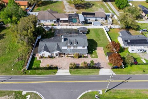 House in Orlando, Florida 6 bedrooms, 418.25 sq.m. № 2144473