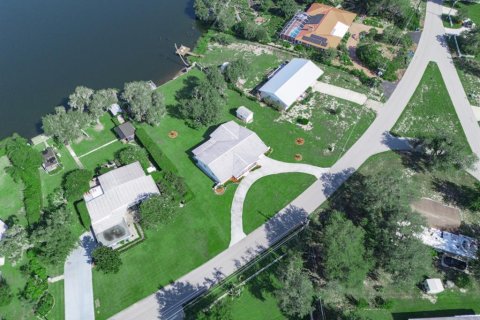 House in Lake Placid, Florida 3 bedrooms, 157.19 sq.m. № 2349877