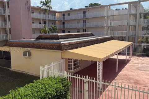 Copropriété à louer à Lauderhill, Floride: 2 chambres, 89.09 m2 № 2357584 - photo 3