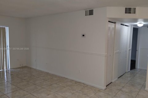 Copropriété à louer à Lauderhill, Floride: 2 chambres, 89.09 m2 № 2357584 - photo 4