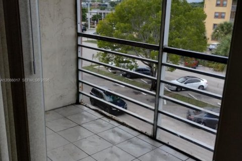 Copropriété à louer à Lauderhill, Floride: 2 chambres, 89.09 m2 № 2357584 - photo 8