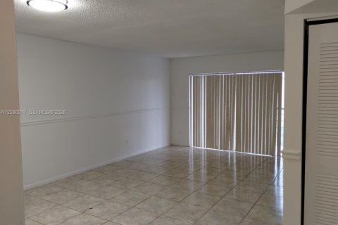 Copropriété à louer à Lauderhill, Floride: 2 chambres, 89.09 m2 № 2357584 - photo 6