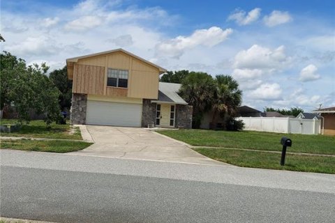 House in Orlando, Florida 4 bedrooms, 230.77 sq.m. № 2140184
