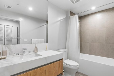 Купить кондоминиум в Майами, Флорида 2 спальни, 70.05м2, № 2177779 - фото 15