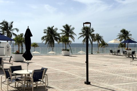 Condo in Hollywood, Florida, 2 bedrooms  № 2265370 - photo 5
