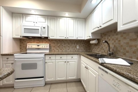 Condo in Hollywood, Florida, 2 bedrooms  № 2265370 - photo 15