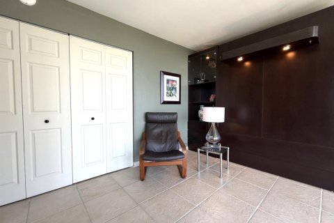 Condo in Hollywood, Florida, 2 bedrooms  № 2265370 - photo 25
