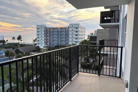 Condo in Hollywood, Florida, 2 bedrooms  № 2265370 - photo 29