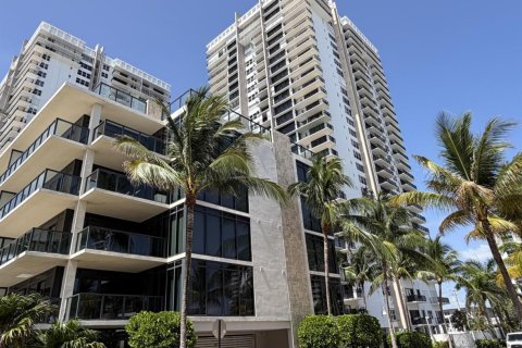 Condo in Hollywood, Florida, 2 bedrooms  № 2265370 - photo 3