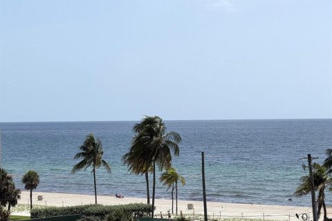 Condo in Hollywood, Florida, 2 bedrooms  № 2265370 - photo 6