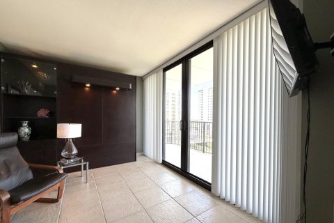 Condo in Hollywood, Florida, 2 bedrooms  № 2265370 - photo 24