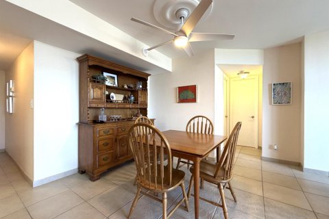 Condo in Hollywood, Florida, 2 bedrooms  № 2265370 - photo 12