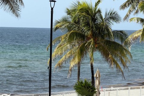 Condo in Hollywood, Florida, 2 bedrooms  № 2265370 - photo 4
