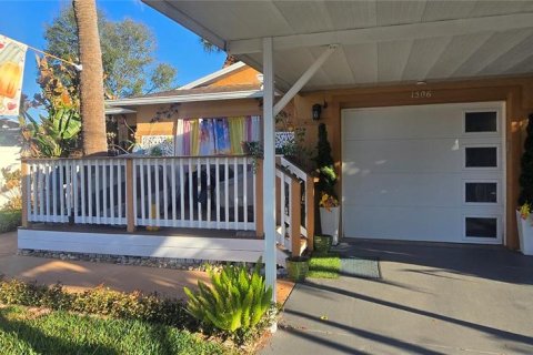 House in Tampa, Florida 3 bedrooms, 117.06 sq.m. № 2205819 - photo 13