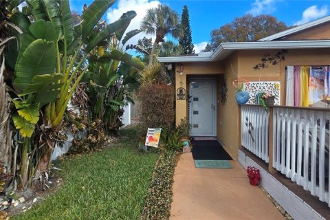 House in Tampa, Florida 3 bedrooms, 117.06 sq.m. № 2205819 - photo 4
