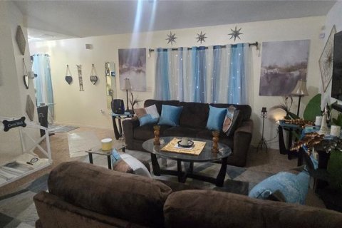 House in Tampa, Florida 3 bedrooms, 117.06 sq.m. № 2205819 - photo 17