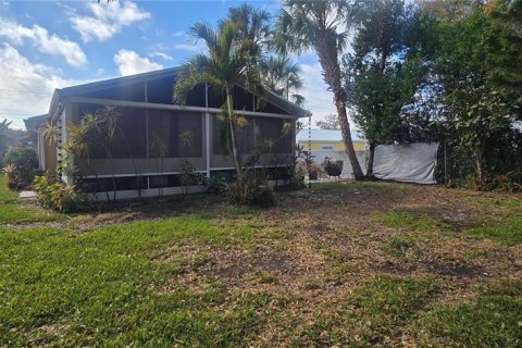 House in Tampa, Florida 3 bedrooms, 117.06 sq.m. № 2205819 - photo 10
