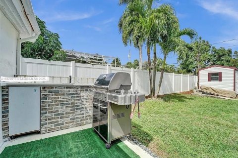 Villa ou maison à vendre à Hollywood, Floride: 5 chambres, 140.47 m2 № 1938116 - photo 17