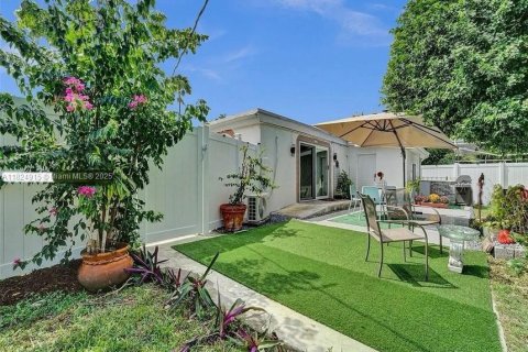 Casa en venta en Hollywood, Florida, 5 dormitorios, 140.47 m2 № 1938116 - foto 18