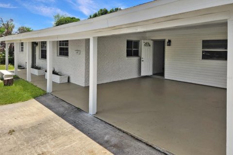 House in Orlando, Florida 4 bedrooms, 132.85 sq.m. № 2112280 - photo 3