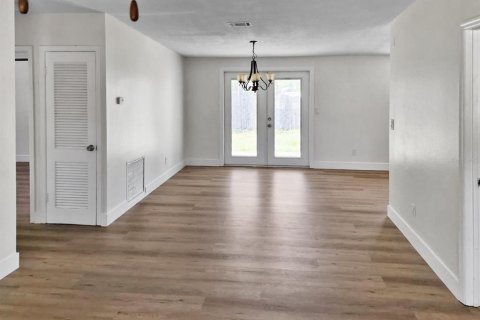 House in Orlando, Florida 4 bedrooms, 132.85 sq.m. № 2112280 - photo 6