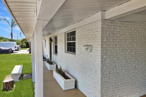 House in Orlando, Florida 4 bedrooms, 132.85 sq.m. № 2112280 - photo 4