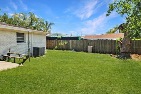 House in Orlando, Florida 4 bedrooms, 132.85 sq.m. № 2112280 - photo 20
