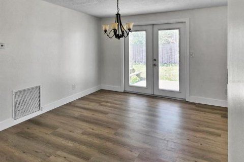 House in Orlando, Florida 4 bedrooms, 132.85 sq.m. № 2112280 - photo 8
