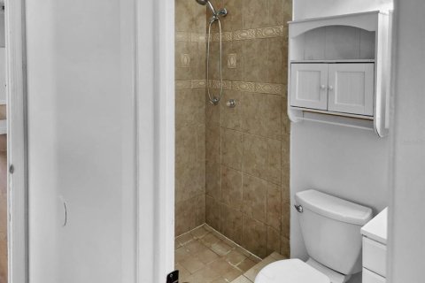 House in Orlando, Florida 4 bedrooms, 132.85 sq.m. № 2112280 - photo 16