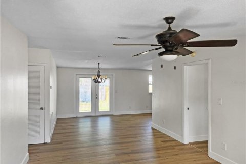 House in Orlando, Florida 4 bedrooms, 132.85 sq.m. № 2112280 - photo 5
