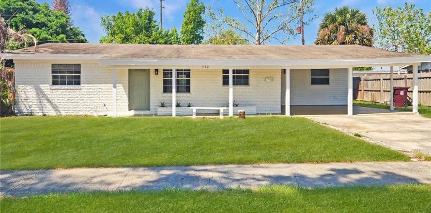 House in Orlando, Florida 4 bedrooms, 132.85 sq.m. № 2112280