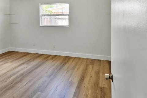 House in Orlando, Florida 4 bedrooms, 132.85 sq.m. № 2112280 - photo 18