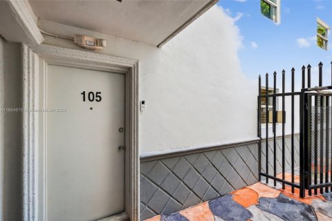 Купить кондоминиум в Майами, Флорида 2 спальни, 69.86м2, № 1895916 - фото 5