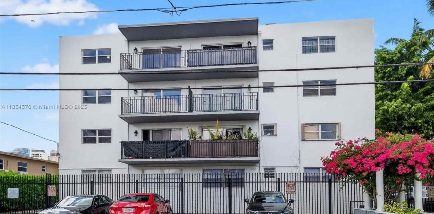 Condo in Miami, Florida, 2 bedrooms № 1895916