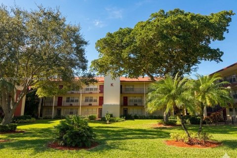 Condo in Pembroke Pines, Florida, 2 bedrooms  № 2320025