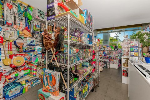 Commercial property in Key Biscayne, Florida № 1710304 - photo 16