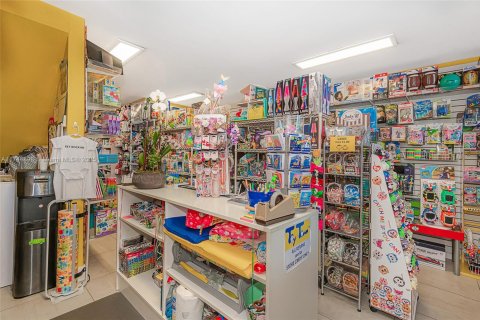 Commercial property in Key Biscayne, Florida № 1710304 - photo 13