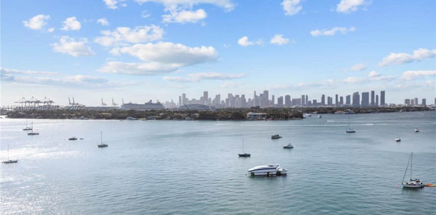 Condominio en Miami Beach, Florida, 1 dormitorio  № 2034611