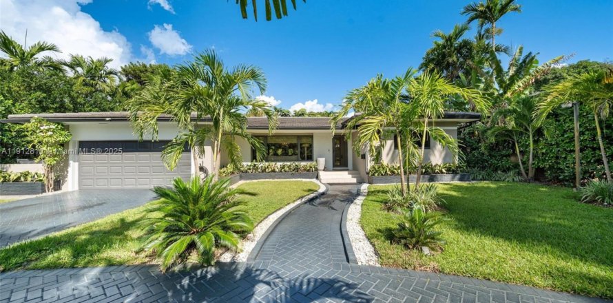 Villa ou maison à Miami Shores, Floride 3 chambres, 208.94 m2 № 1969137